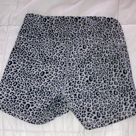 Namast’eh leopard workout shorts made in Canada size small NWOT - Picture 1 of 5